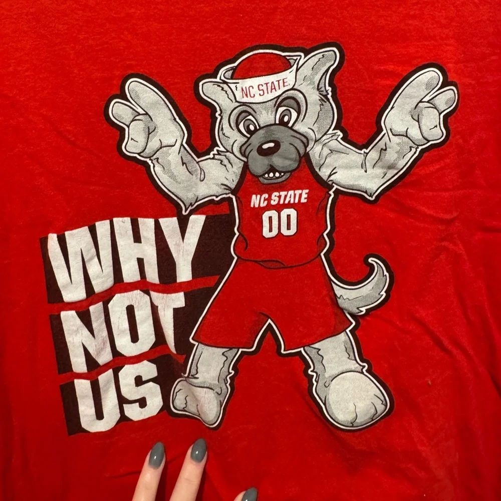 Mens Red Graphic T-Shirt with NC STATE WOLFPACK Mascot Design Size XL
